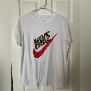 NIKE tee